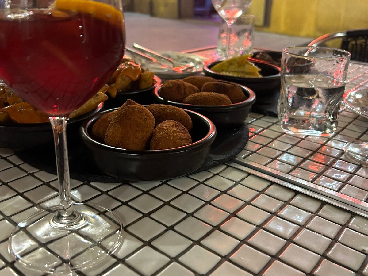Sangría con tapas